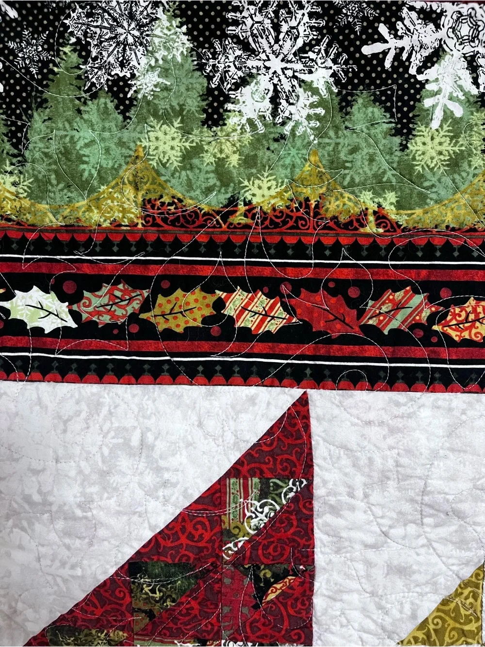 Festive Christmas Star Patchwork Quilt in Red, Green, White